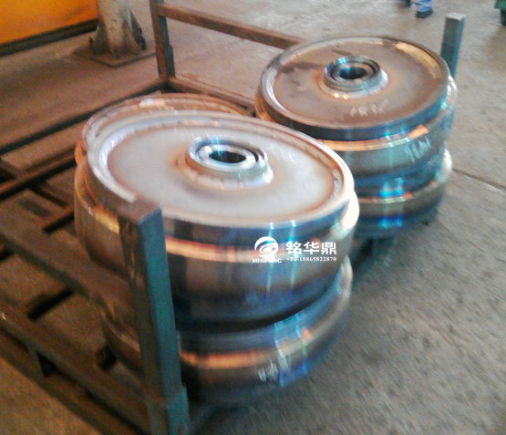 automatic idler welding machine.jpg